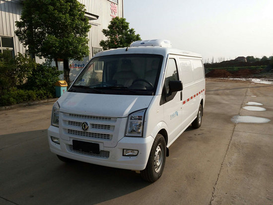 東風小康面包冷藏車(3.5立方)